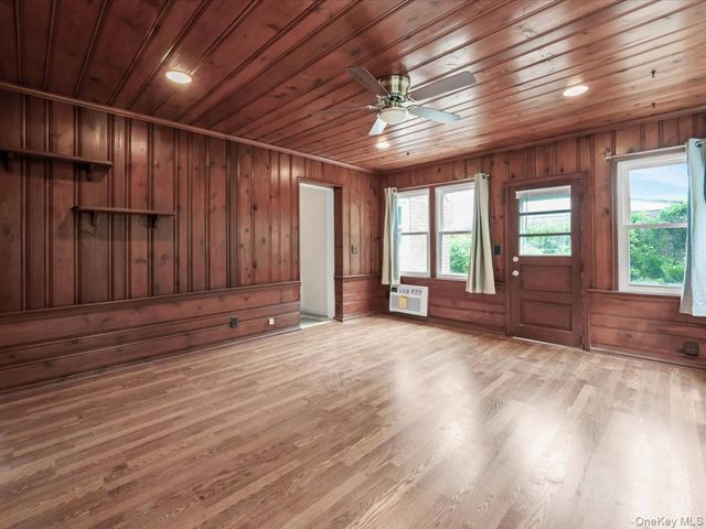198 Canterbury, Lynbrook, NY 11563