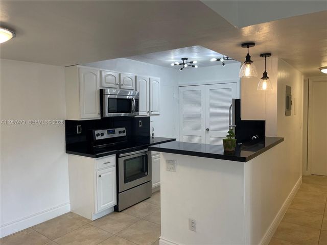 7483 SW 82nd St A101, Miami, FL 33143