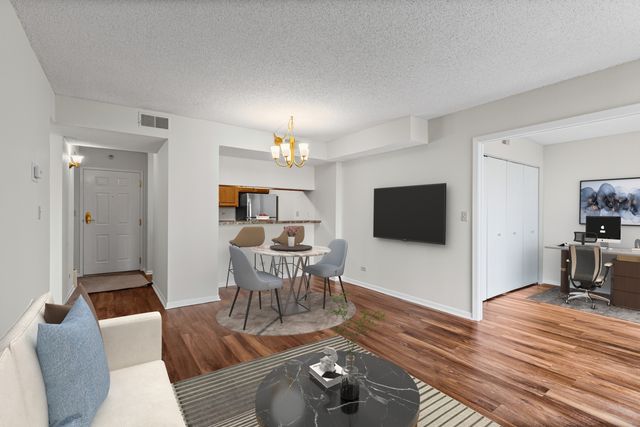 511 Aurora Avenue 516, Naperville, IL 60540