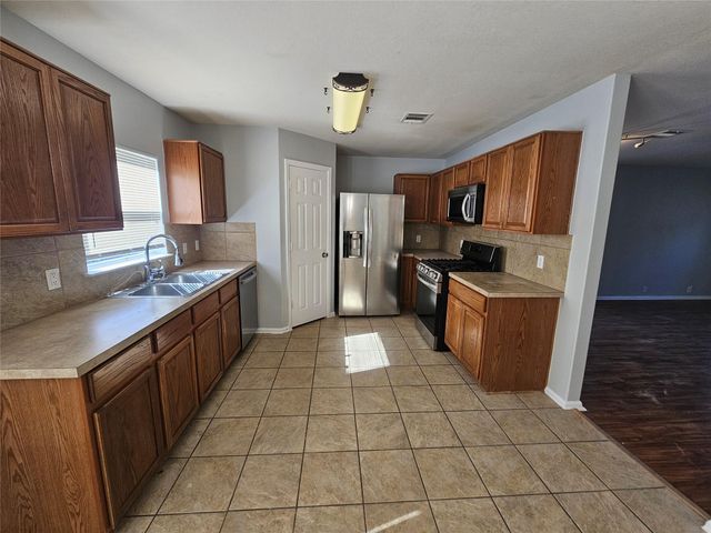 580 Hometown PKWY, Kyle, TX 78640