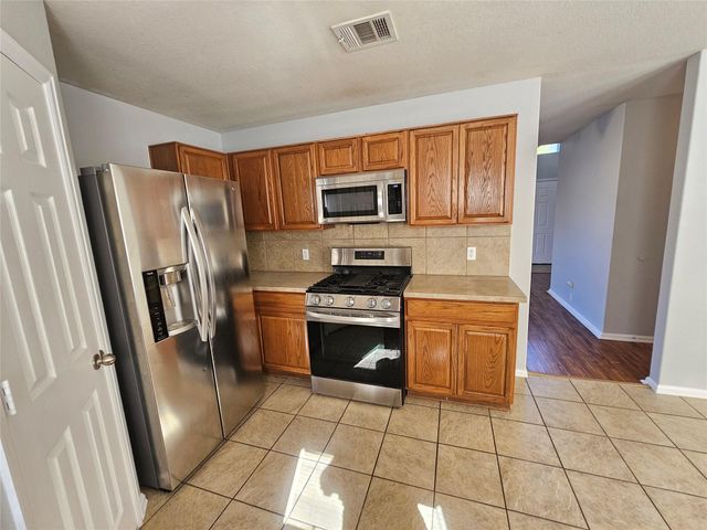 580 Hometown PKWY, Kyle, TX 78640