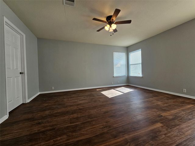580 Hometown PKWY, Kyle, TX 78640