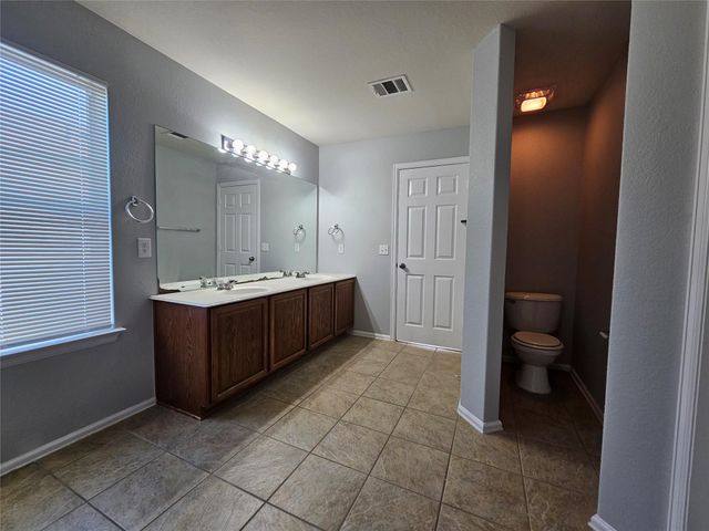 580 Hometown PKWY, Kyle, TX 78640