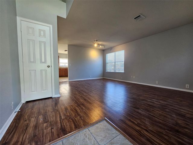 580 Hometown PKWY, Kyle, TX 78640