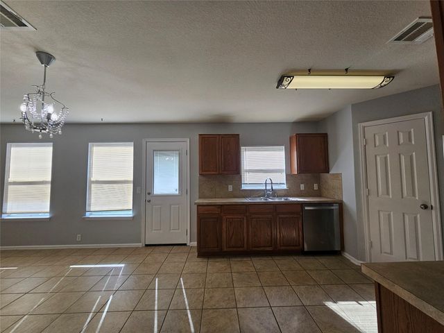 580 Hometown PKWY, Kyle, TX 78640