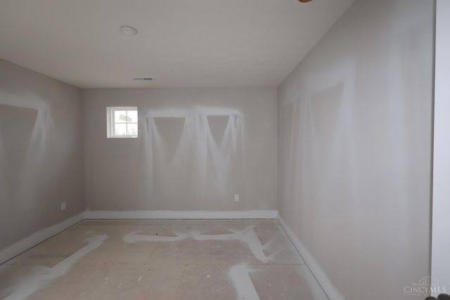 8 Glasgow Street, Springboro, OH 45066