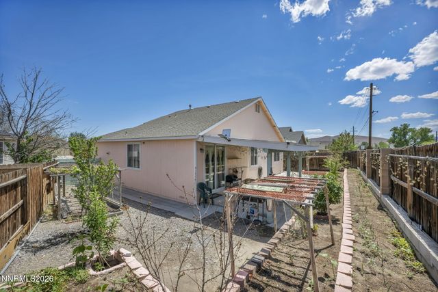 570 Sunrise Circle, Fernley, NV 89408