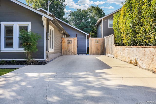 118 Routt St, Alamo Heights, TX 78209