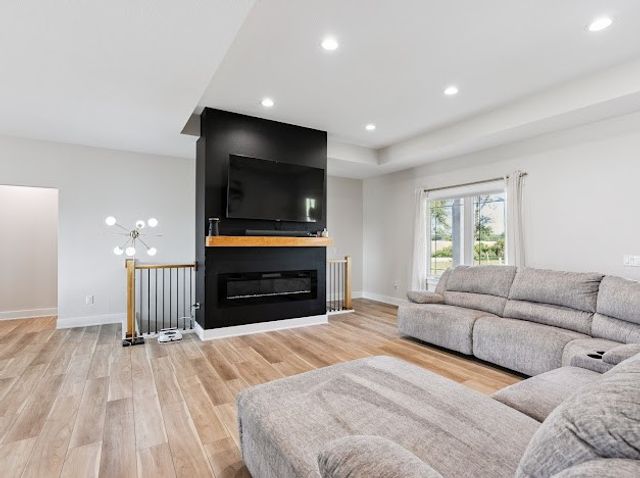 1397 S 52nd Avenue E, Newton, IA 50208