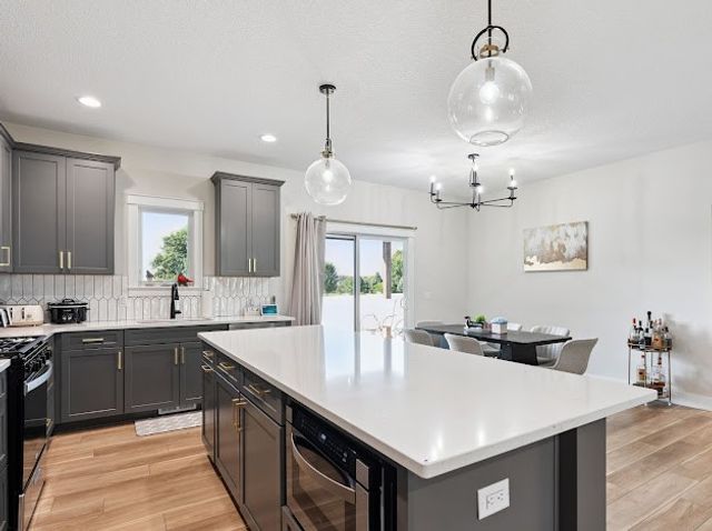 1397 S 52nd Avenue E, Newton, IA 50208