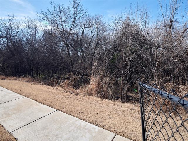 305 Carat Drive, Yukon, OK 73099