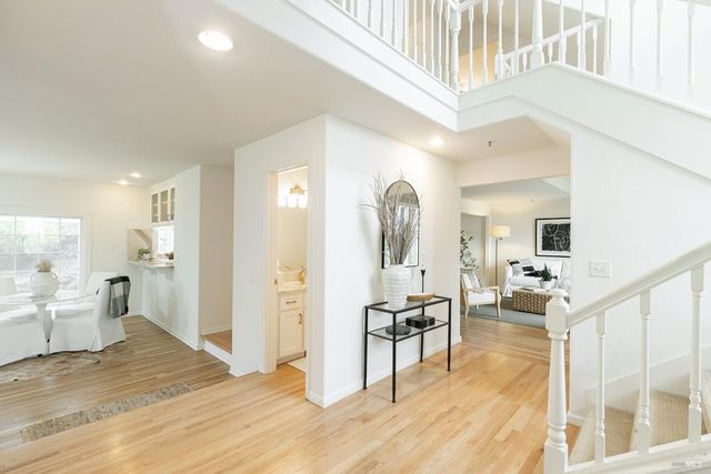 26 Clement Ct, Napa, CA 94558