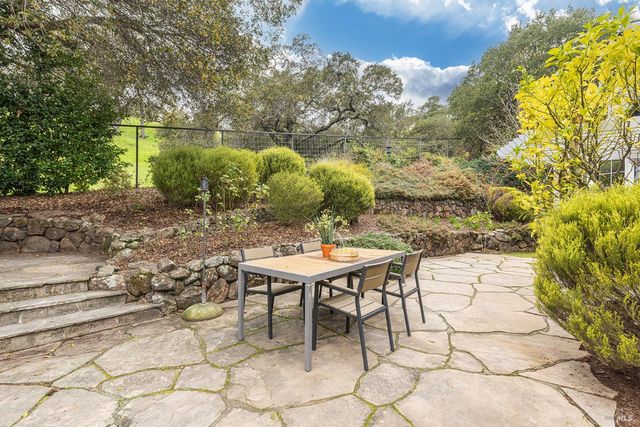 26 Clement Ct, Napa, CA 94558