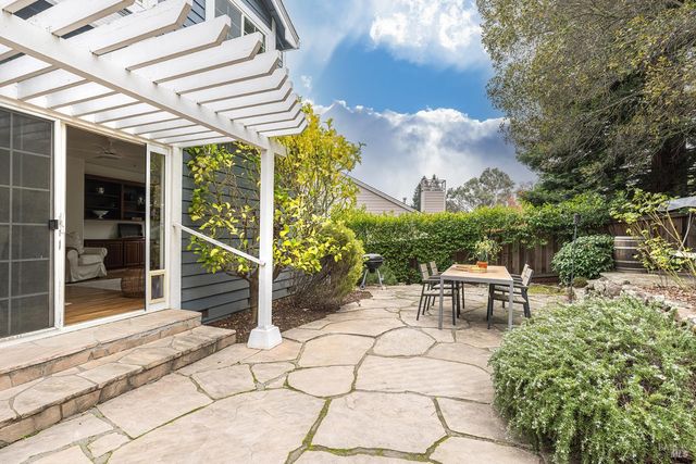 26 Clement Ct, Napa, CA 94558