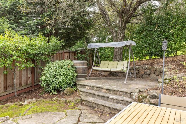 26 Clement Ct, Napa, CA 94558