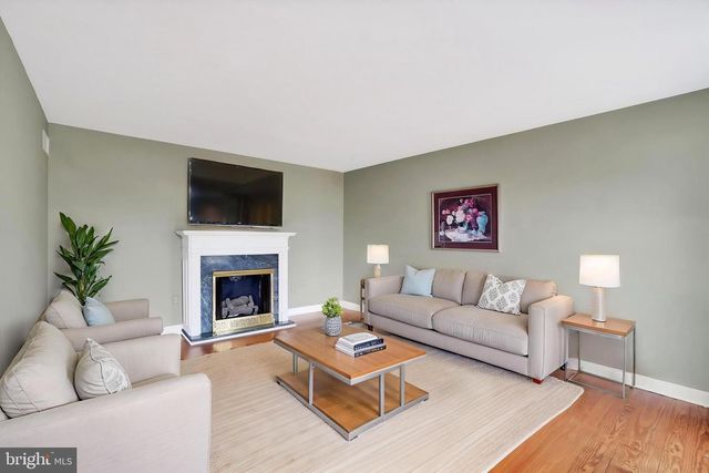 8 MORGAN DR, Shrewsbury, PA 17361