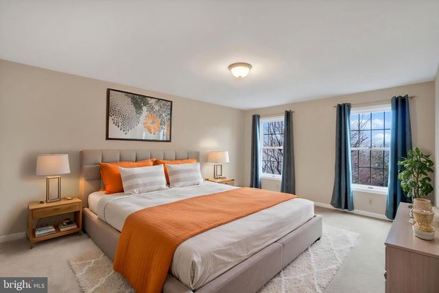 8 MORGAN DR, Shrewsbury, PA 17361