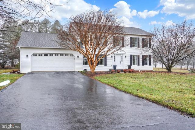 8 MORGAN DR, Shrewsbury, PA 17361