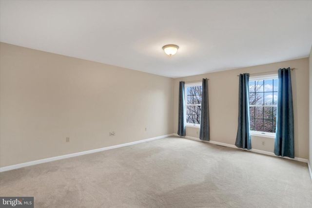 8 MORGAN DR, Shrewsbury, PA 17361