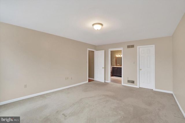 8 MORGAN DR, Shrewsbury, PA 17361