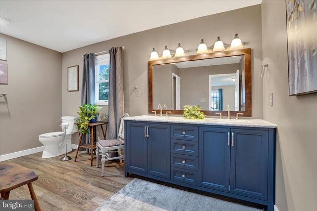 8 MORGAN DR, Shrewsbury, PA 17361