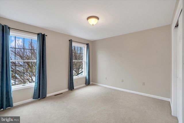 8 MORGAN DR, Shrewsbury, PA 17361