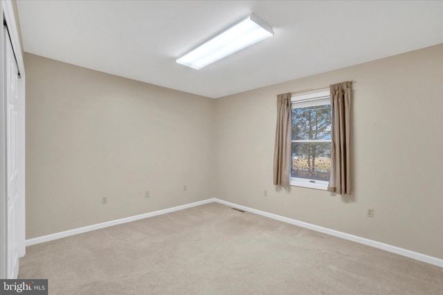 8 MORGAN DR, Shrewsbury, PA 17361