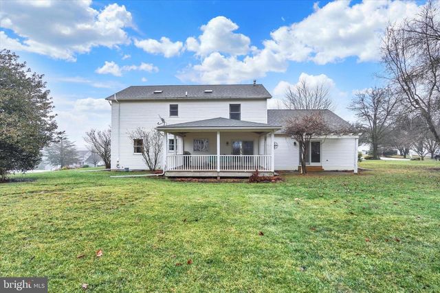 8 MORGAN DR, Shrewsbury, PA 17361