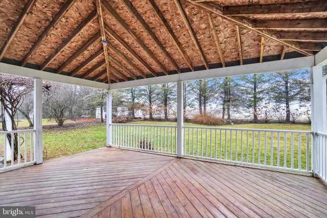 8 MORGAN DR, Shrewsbury, PA 17361