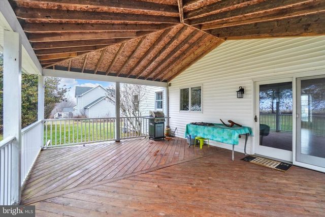 8 MORGAN DR, Shrewsbury, PA 17361