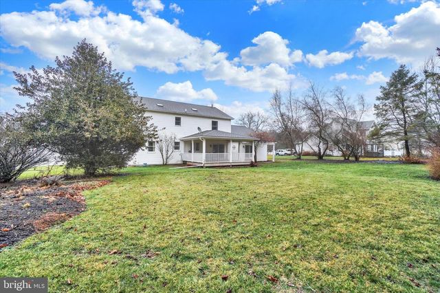 8 MORGAN DR, Shrewsbury, PA 17361