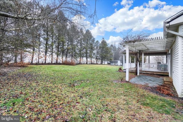 8 MORGAN DR, Shrewsbury, PA 17361