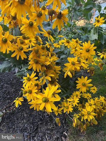 8 MORGAN DR, Shrewsbury, PA 17361