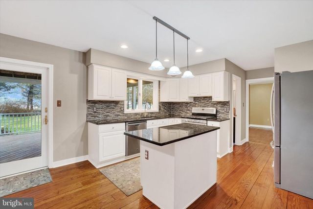 8 MORGAN DR, Shrewsbury, PA 17361