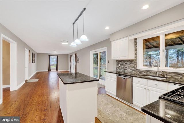 8 MORGAN DR, Shrewsbury, PA 17361