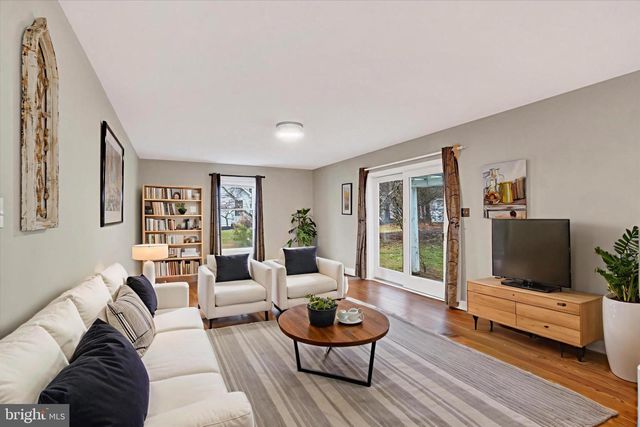 8 MORGAN DR, Shrewsbury, PA 17361