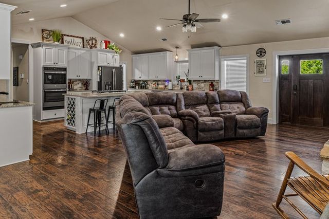 103 Fm 1571, Lone Oak, TX 75453