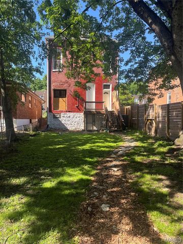 915 Bates Street, St Louis, MO 63111