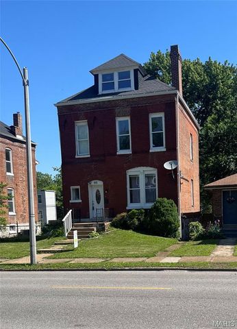 915 Bates Street, St Louis, MO 63111