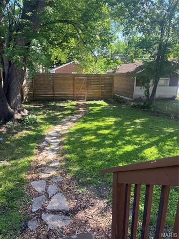 915 Bates Street, St Louis, MO 63111