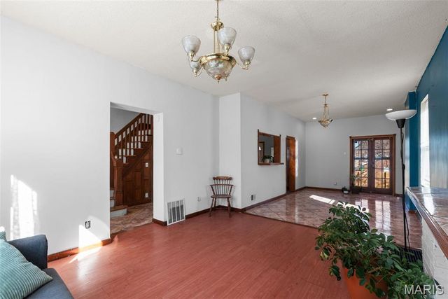915 Bates Street, St Louis, MO 63111