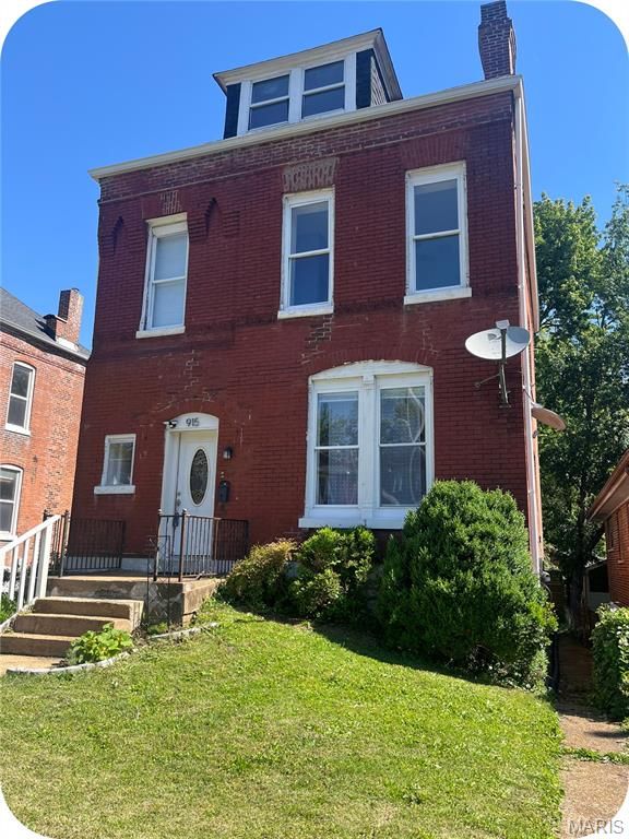 915 Bates Street, St Louis, MO 63111