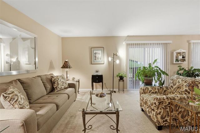 12117 Sage Glen Court, Maryland Heights, MO 63043