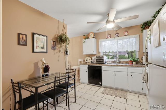 12117 Sage Glen Court, Maryland Heights, MO 63043