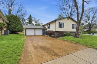 12117 Sage Glen Court, Maryland Heights, MO 63043