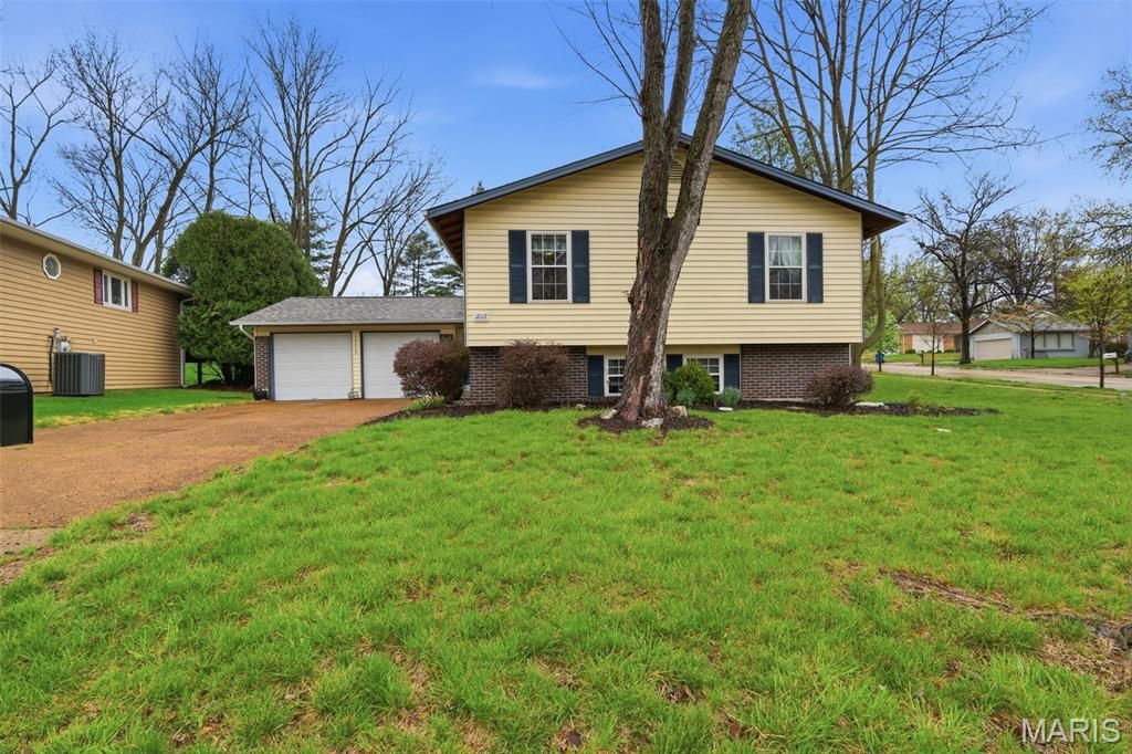 12117 Sage Glen Court, Maryland Heights, MO 63043