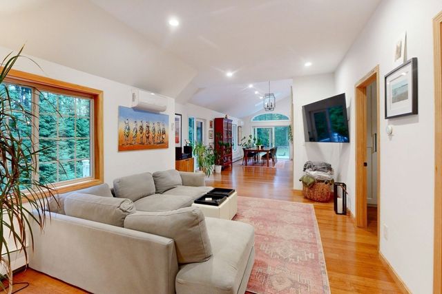 345 Lowell St, Reading, MA 01867