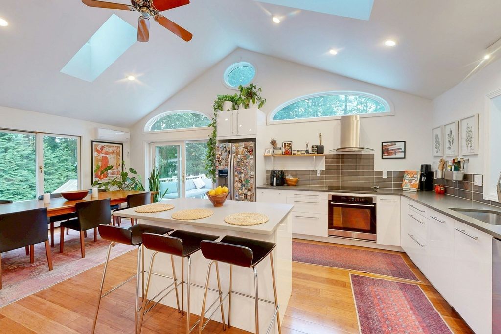 345 Lowell St, Reading, MA 01867