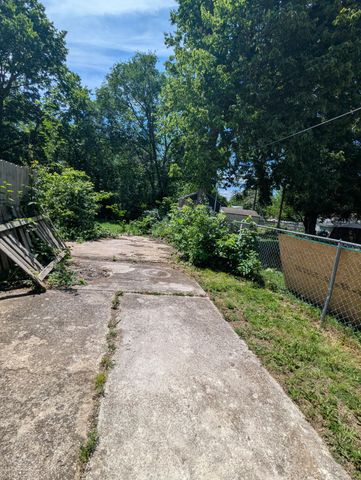 421 S West Avenue, Springfield, MO 65806