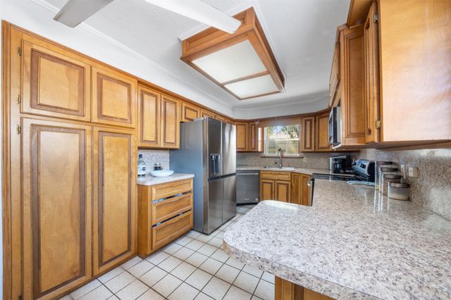 1506 17th Avenue N, Texas City, TX 77590